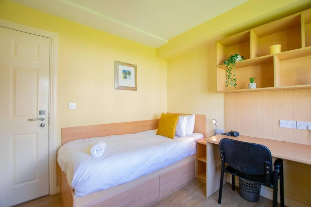 106 - The Townhouse By Shortstays Голуей Екстериор снимка