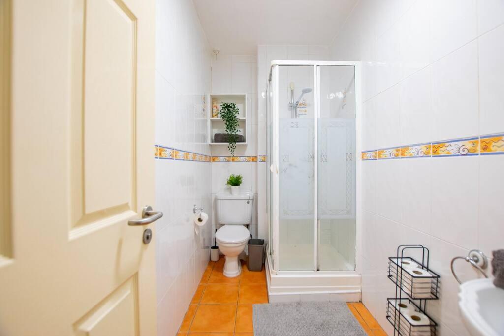 106 - The Townhouse By Shortstays Голуей Екстериор снимка