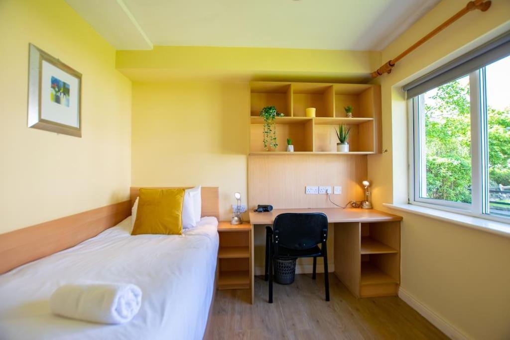 106 - The Townhouse By Shortstays Голуей Екстериор снимка