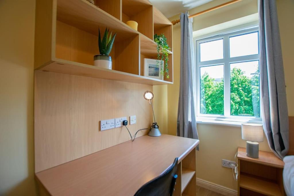 106 - The Townhouse By Shortstays Голуей Екстериор снимка